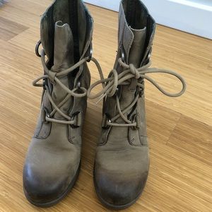 Joan of Arctic Wedge 2